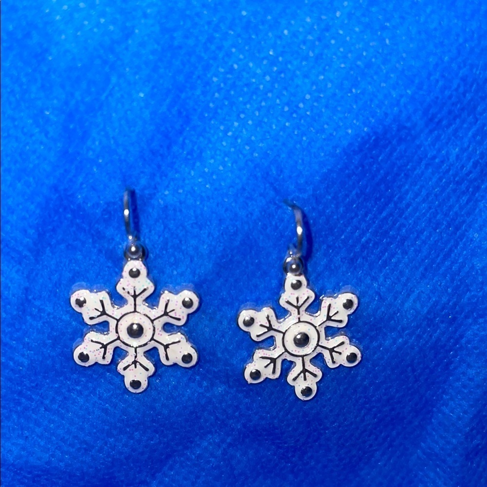 Elegant Silver Snowflake Earrings